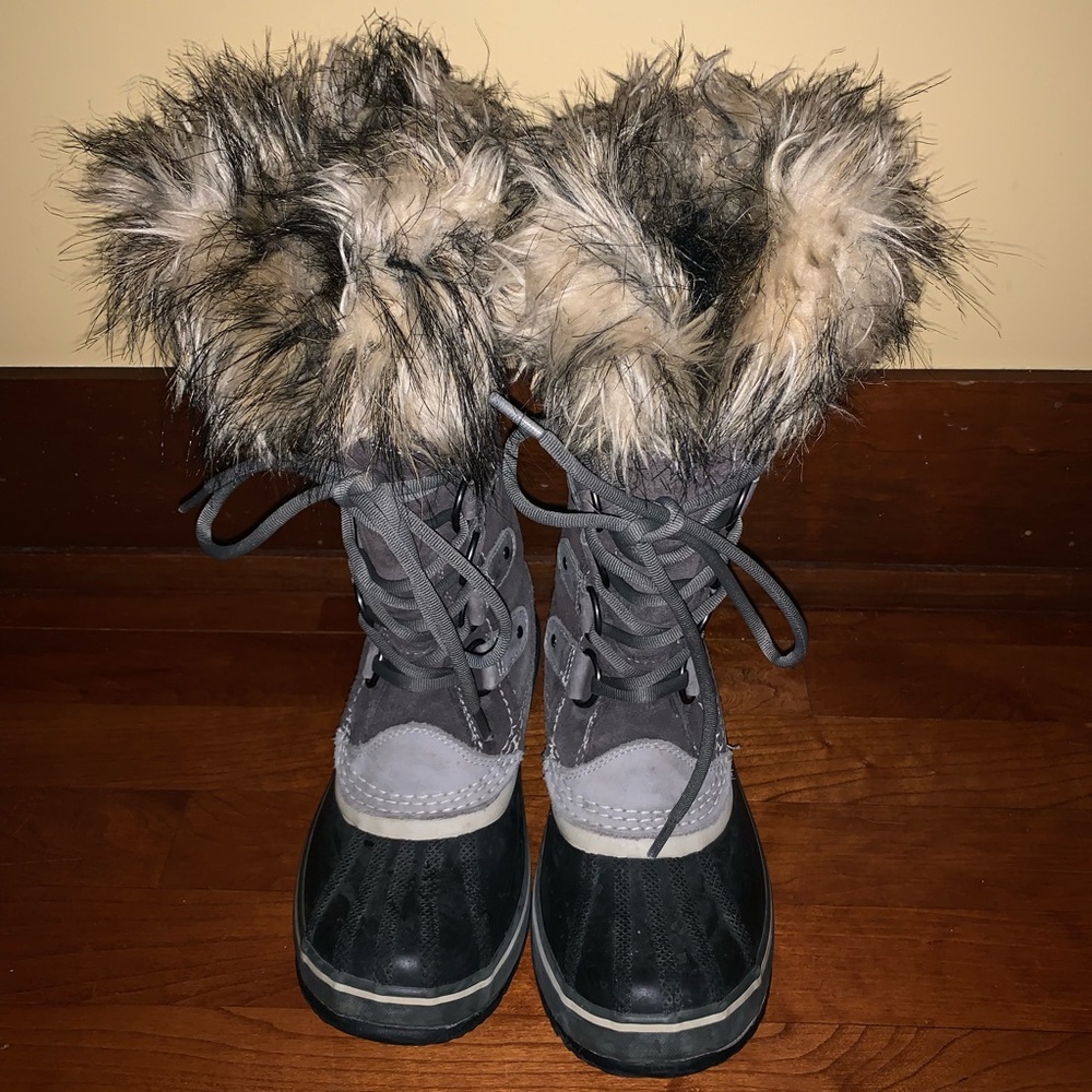 Sorel Snow Boot - Size 6 - image 1